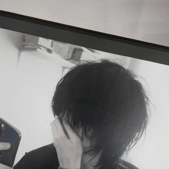 chat with ai character: ~ᴇᴛʜᴀɴღ BL