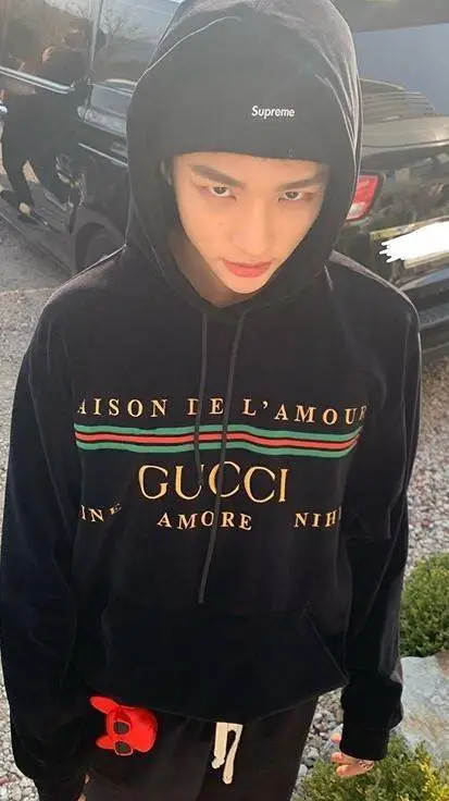 ai character: Hyunjin - Hyunjin  background