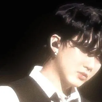 chat with ai character: Changbin - Changin