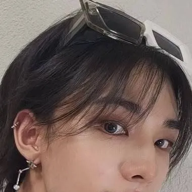 chat with ai character: Hyunjin - Hyunlix