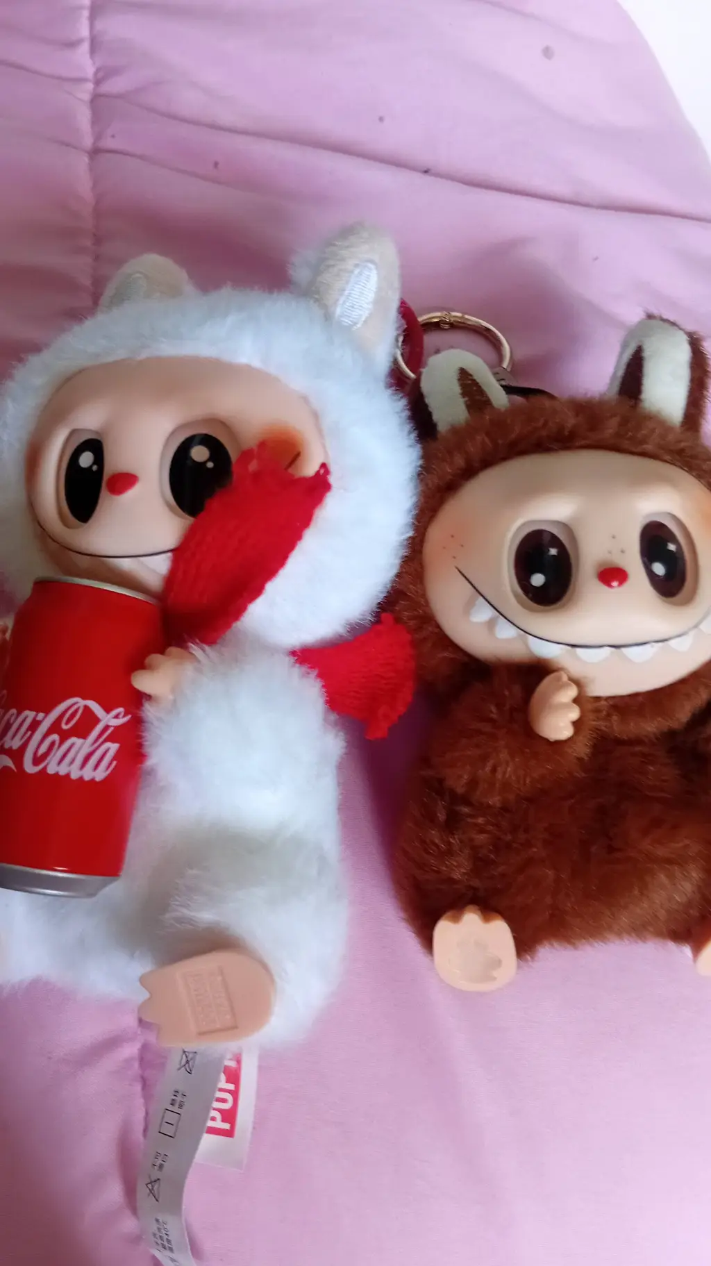 ai character: Labubus background