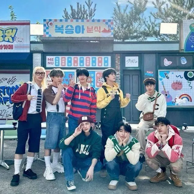 chat with ai character: 💤Skz sleepover💤