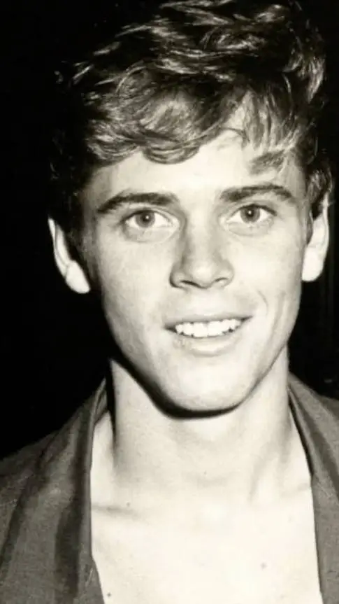 ai character: Ponyboy Curtis  background