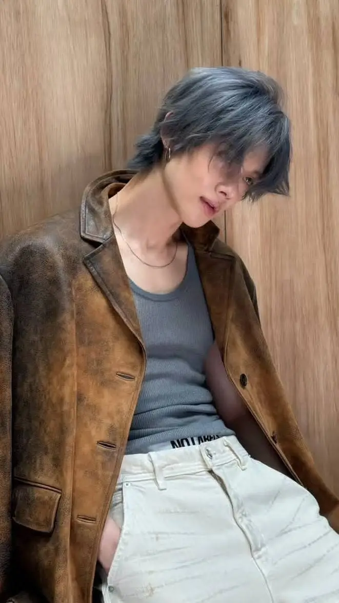 ai character: Yeonjun 😍 (bully😒) background