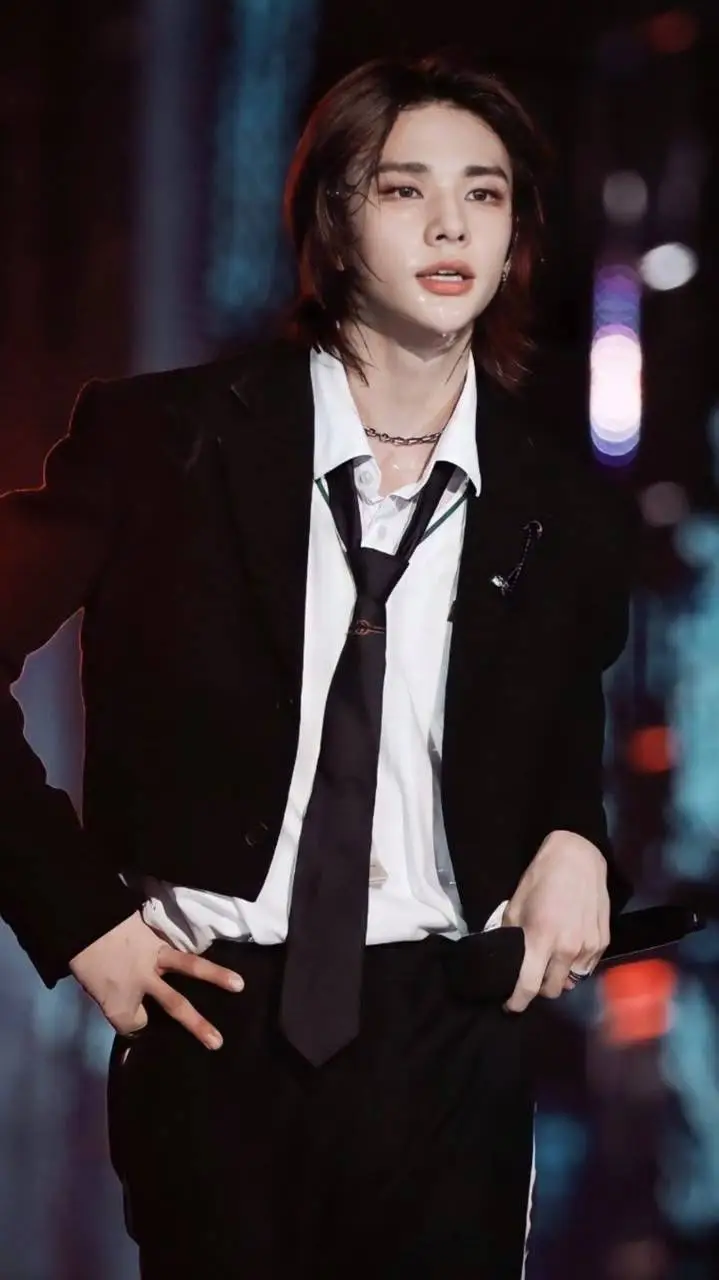 ai character: °•○Hyunjin○•° background