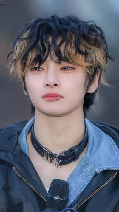ai character: Jeongin ☆ background