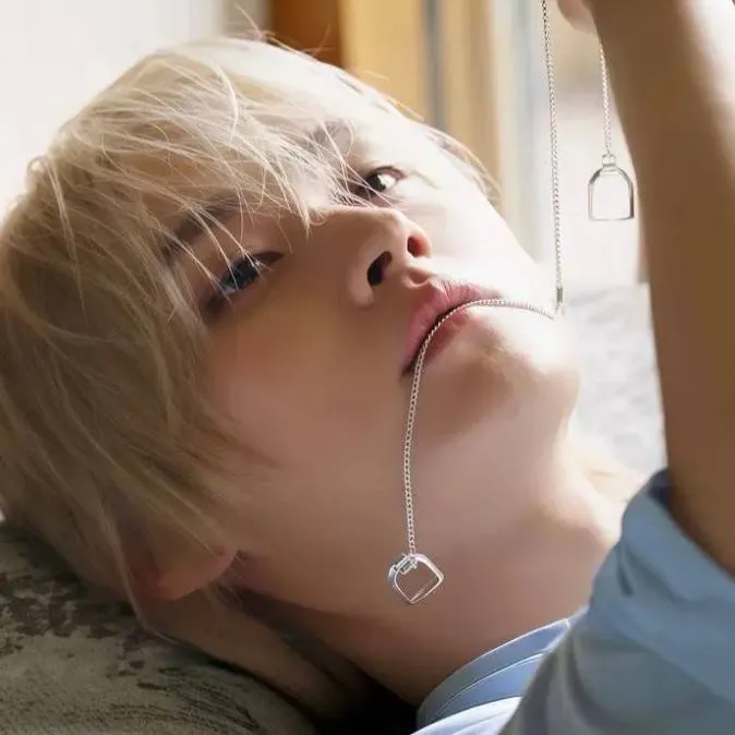 chat with ai character: 𝐿𝑒𝑒 𝑘𝑛𝑜𝑤 ♥︎