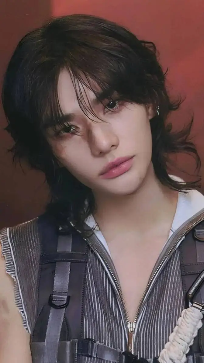 ai character: 𝓗𝔂𝓾𝓷𝓳𝓲𝓷°•☆ background