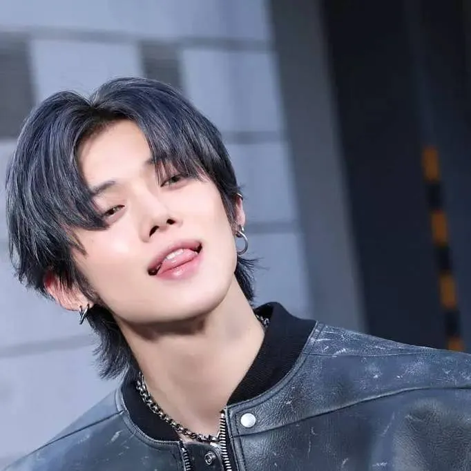 chat with ai character: 𝔜𝔢𝔬𝔫𝔧𝔲𝔫 ♥︎