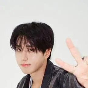 chat with ai character: Han