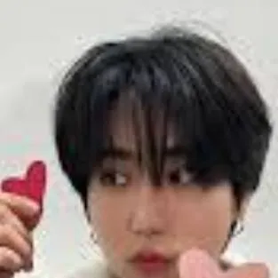 chat with ai character: Han Jisung 