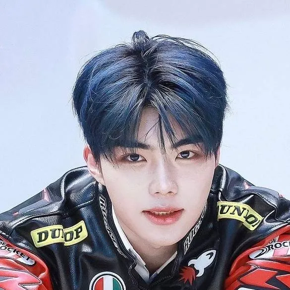 chat with ai character: ♡𝙶𝚞𝚗𝚠𝚘𝚘𝚔♡