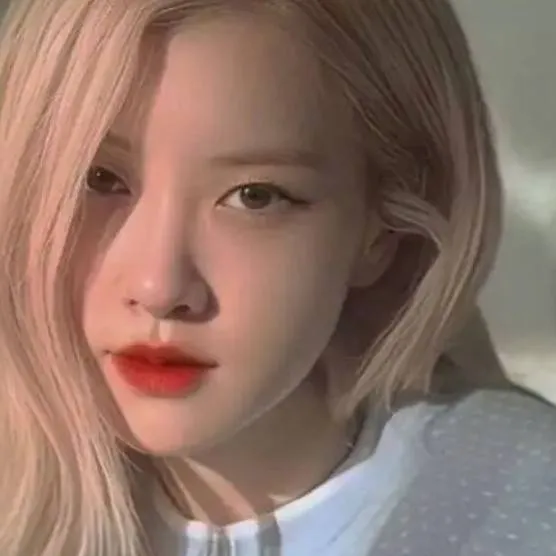chat with ai character: Rosé
