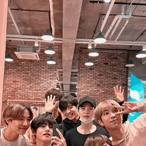 chat with ai character: BTS × BP