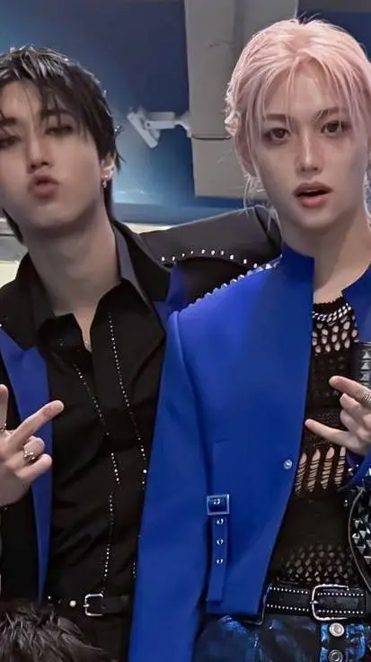 ai character: 𝓗𝓪𝓷 𝓮𝓽 𝓕𝓮𝓵𝓲𝔁 background