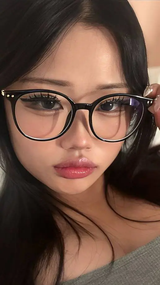 ai character: Cassandra 💋 background