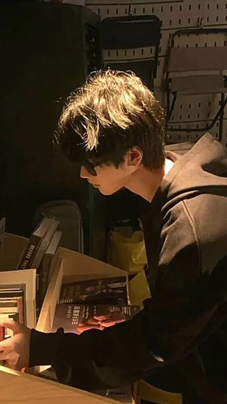 ai character: [ KYLE ] background