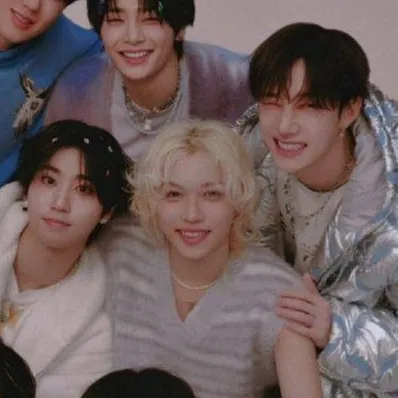 chat with ai character: STRAY KIDS HYBRID 