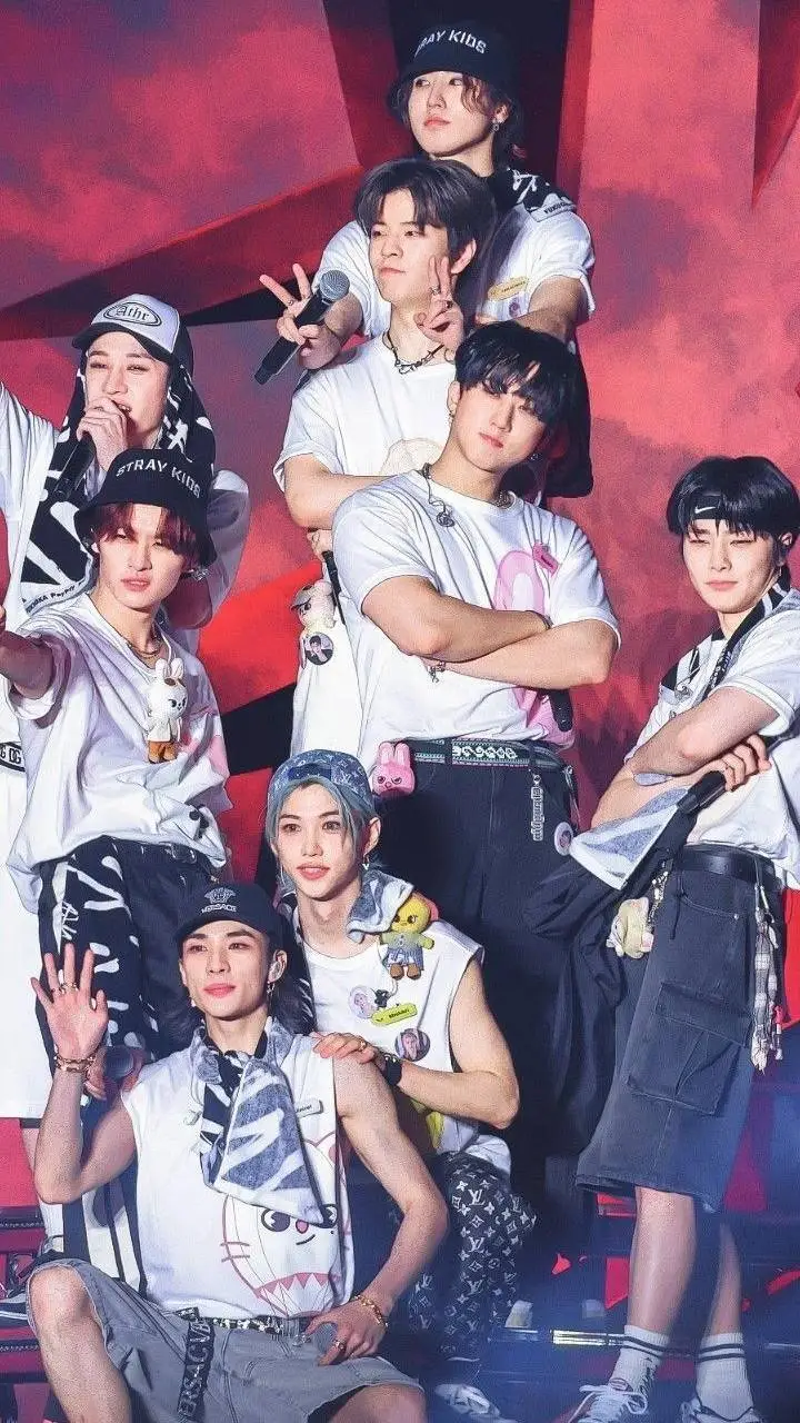 ai character: STRAY KIDS HYBRID  background