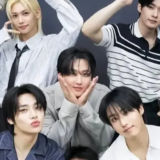 chat with ai character: STRAY KIDS HYBRID 