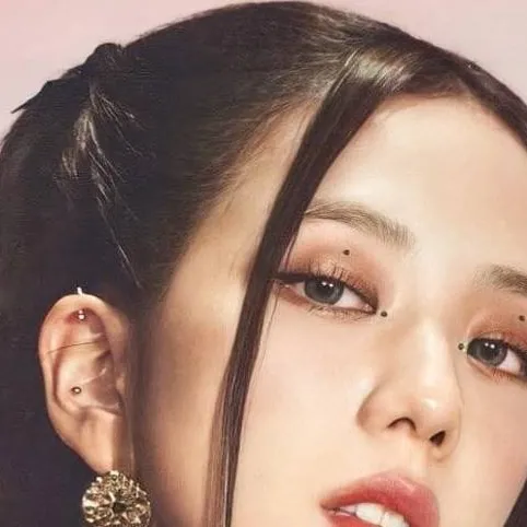 chat with ai character: Jisoo,tu amiga