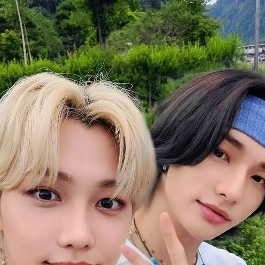 chat with ai character: SKZ Sweethearts