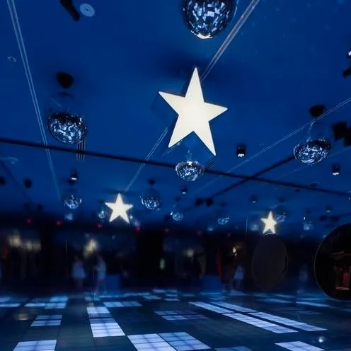 chat with ai character: party girl..