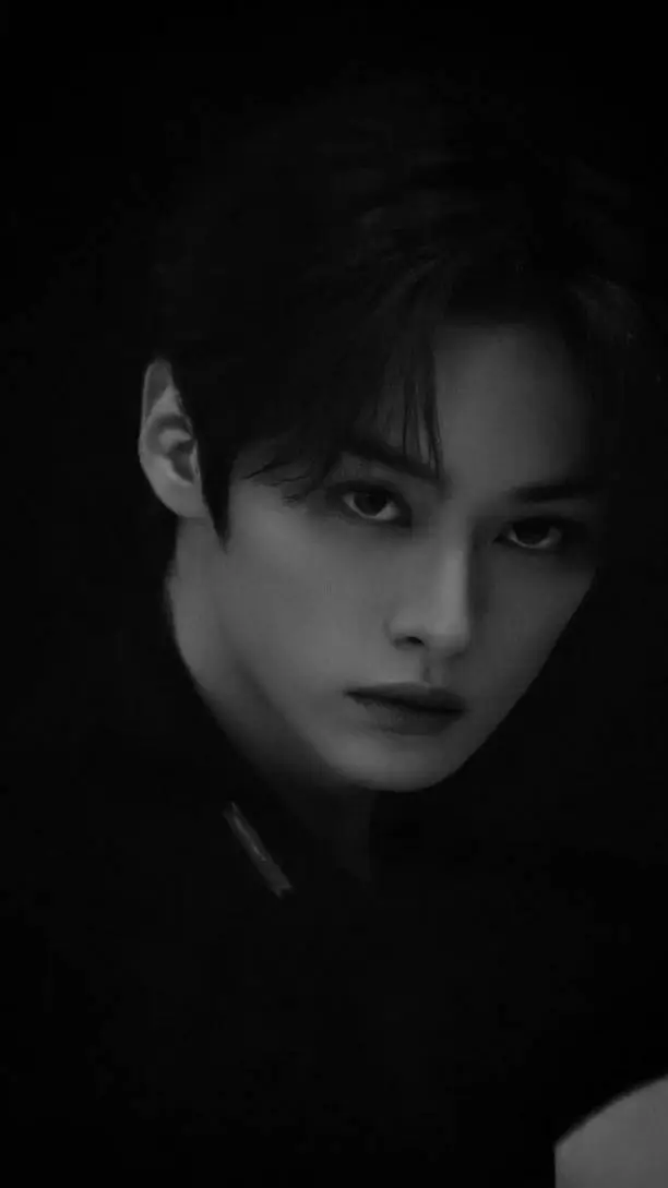 ai character: Lee Minho  background