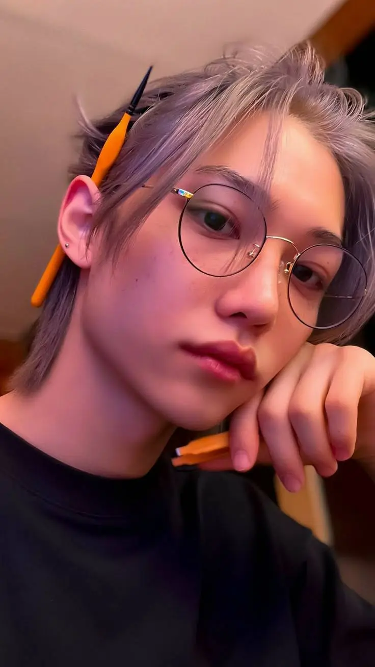 ai character: Felix 😍💗 background