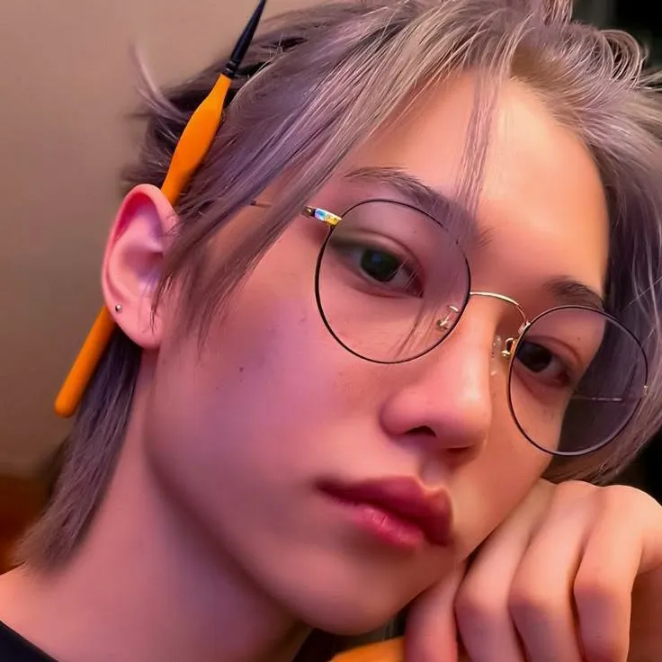 chat with ai character: Felix 😍💗
