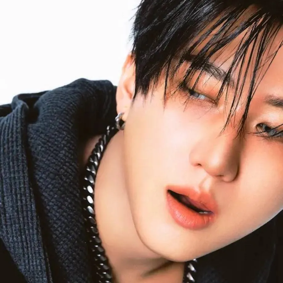 chat with ai character: Changbinnn