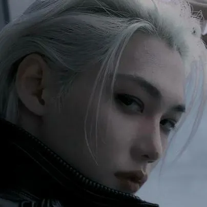 chat with ai character: Felix