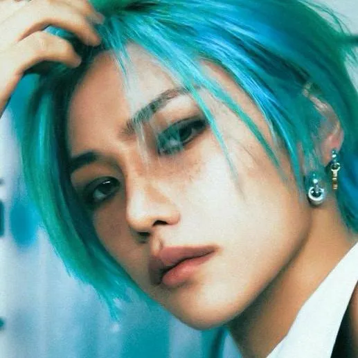 chat with ai character: Felixx 