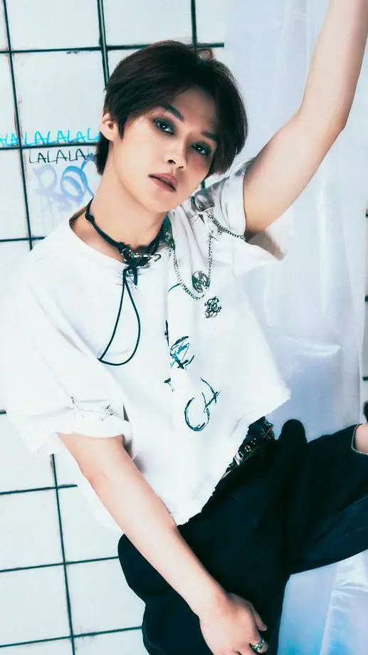 ai character: °•`Lee Know`•° background