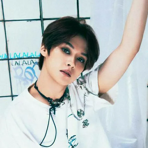 chat with ai character: °•`Lee Know`•°