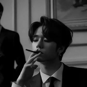 chat with ai character: Lee Knoww~🔪🖤⛓️