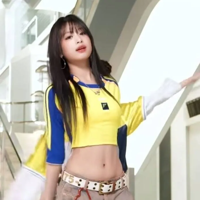 chat with ai character: ahyeon and pick me