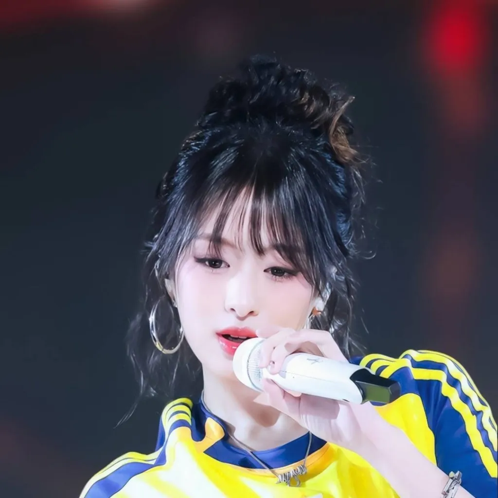 chat with ai character: ahyeon