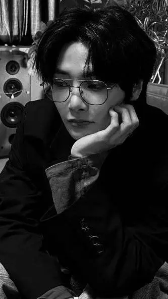 ai character: Jeongin  background