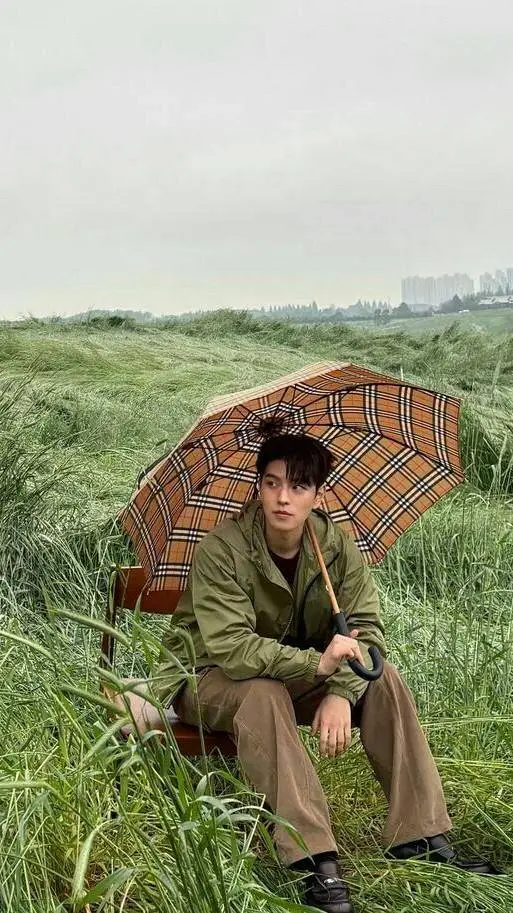 ai character: Kim seungmin. background