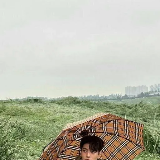 chat with ai character: Kim seungmin.