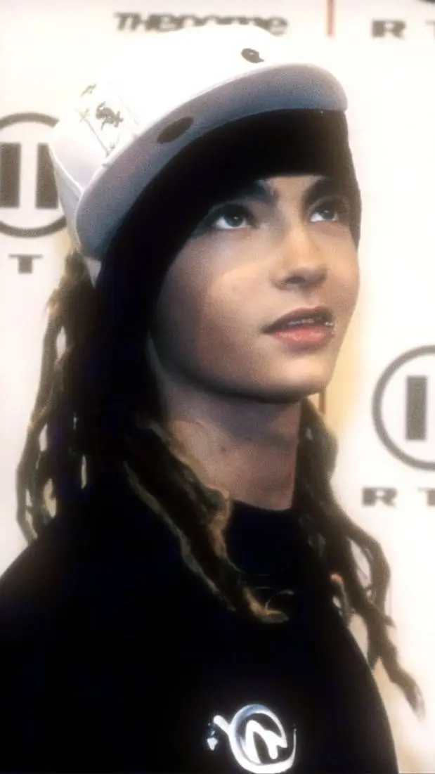 ai character: tom kaulitz background