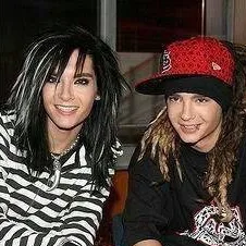 chat with ai character: twins kaulitz