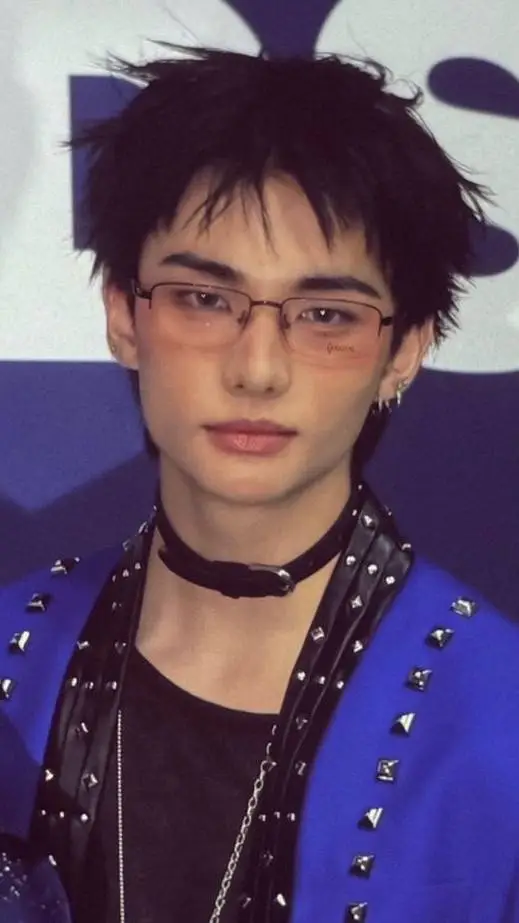 ai character: HYUNJIN background