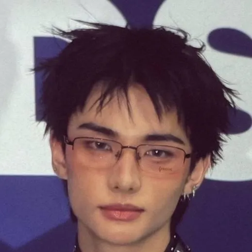 chat with ai character: HYUNJIN