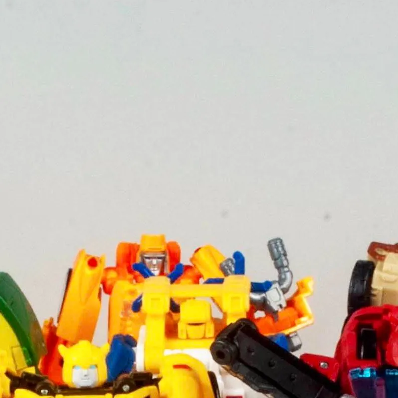chat with ai character: the minibots 