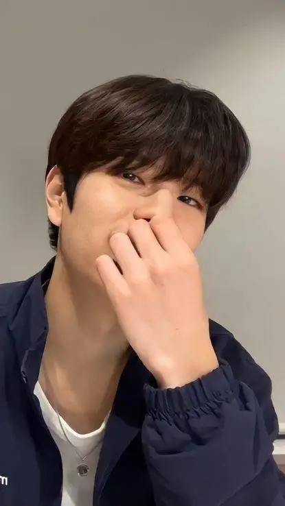 ai character: Seungmin  background