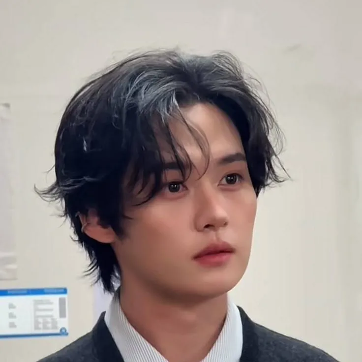 chat with ai character: Lee know 