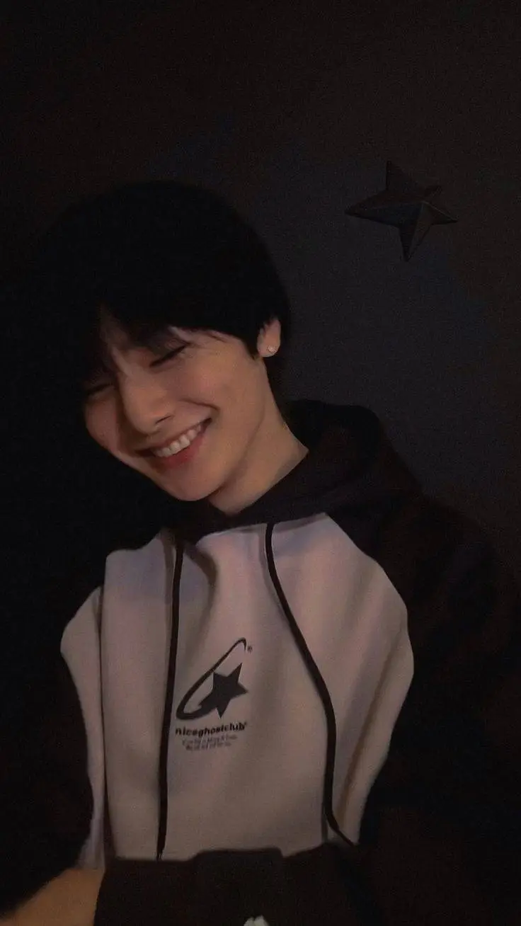 ai character: Jeongin (I.N) background