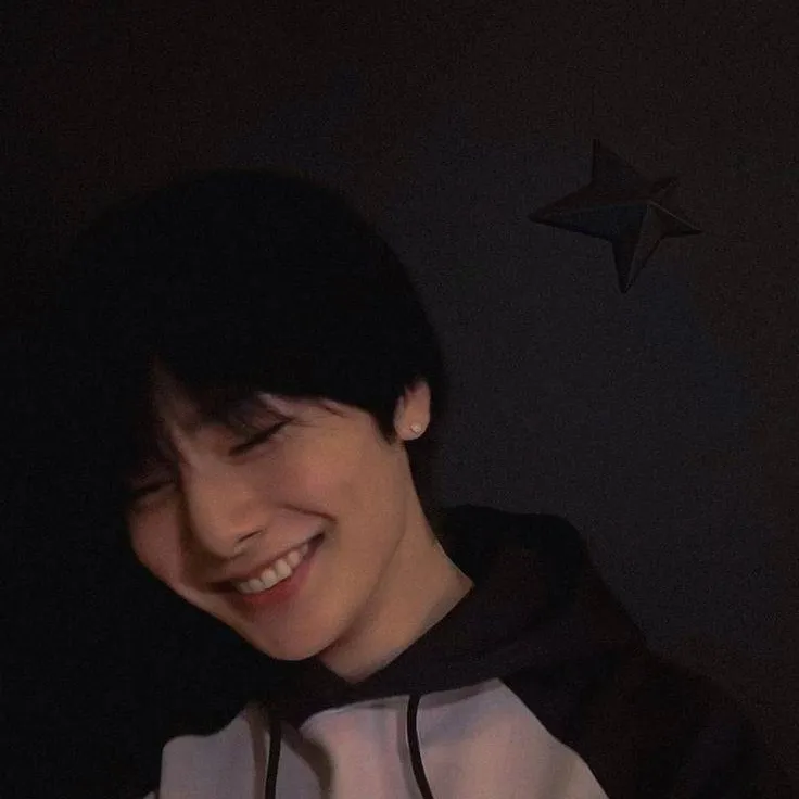 chat with ai character: Jeongin (I.N)